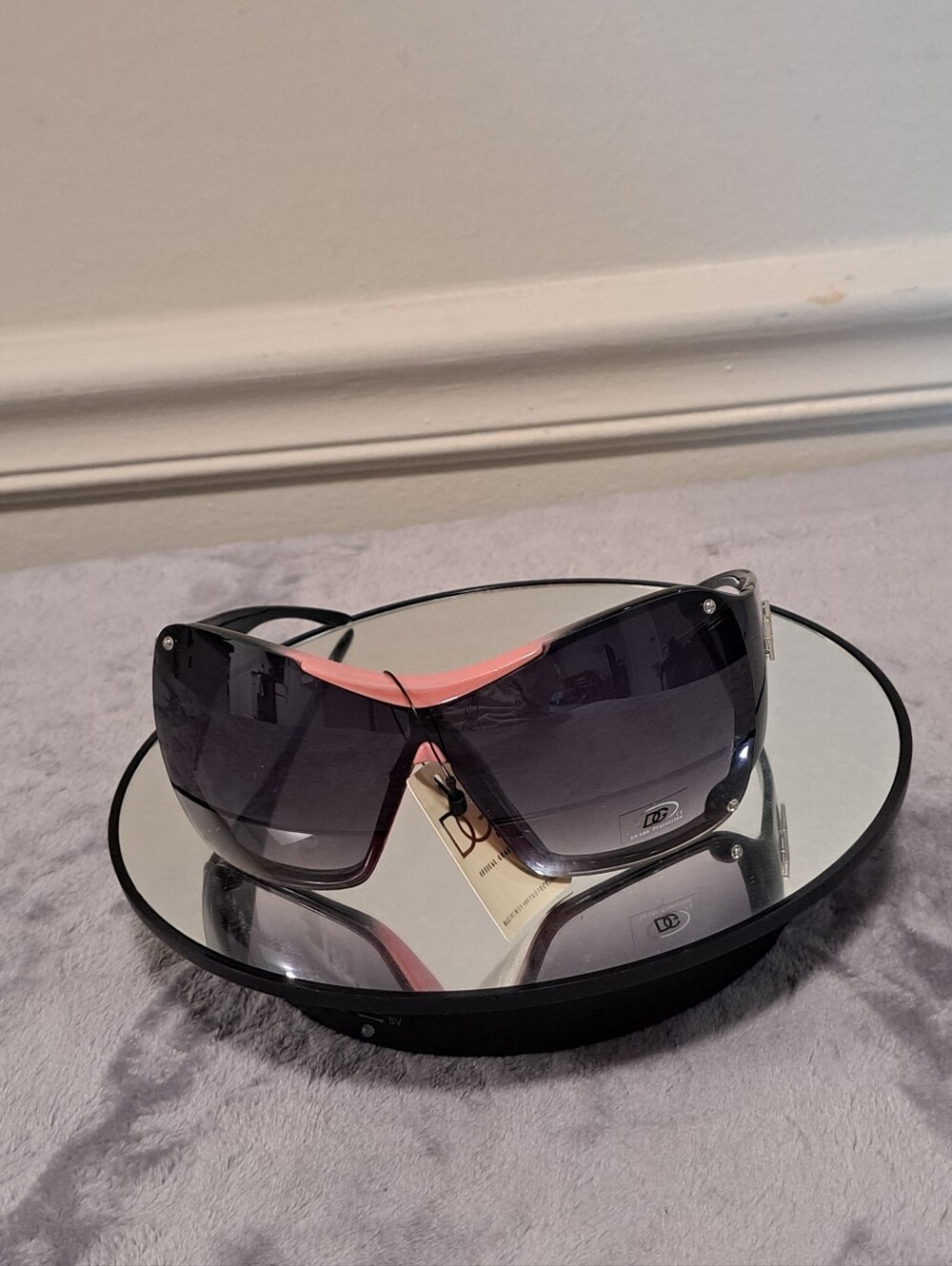 DG oversized FASHION ONLY DG shield sunglasses in black - Picture 7 of 7